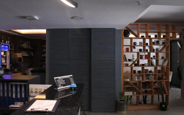 A Hotels & Suites