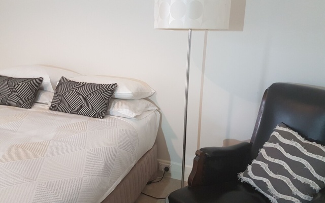 Newcastle Executive Homes - Cooks Hill Cottage – Guest Rooms – Cooks Hill