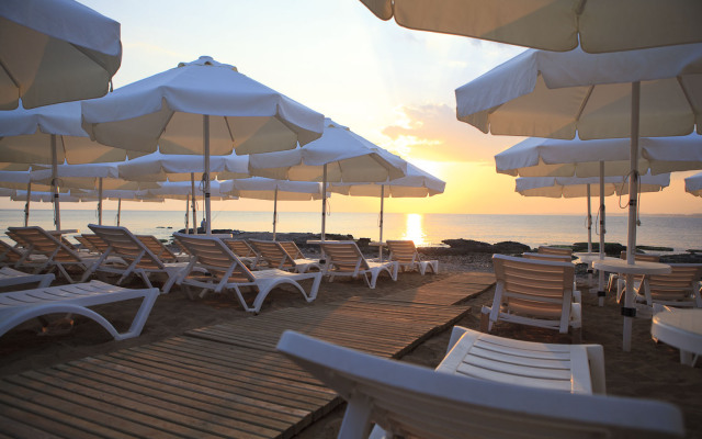 Can Garden Beach Hotel
