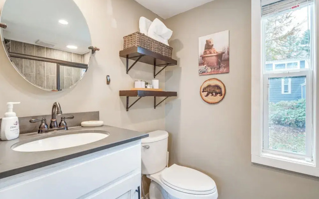 Tiny Home in Flat Rock: Easy Access to I-26!