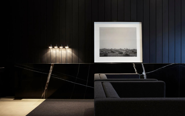 Burbury Hotel & Apartments