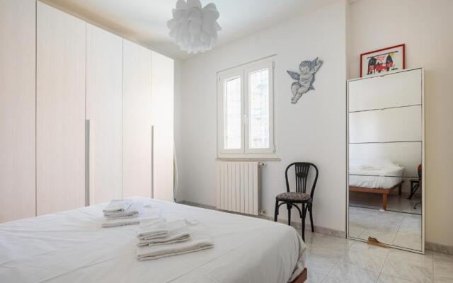 Deiva Marina Central Flat 300 mt from the Station