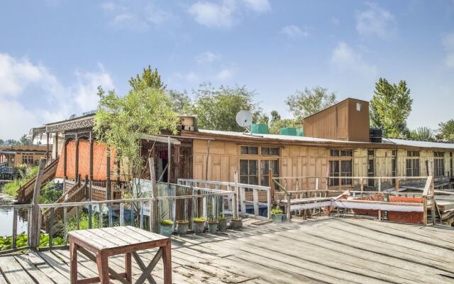 GuestHouser 1 BR Houseboat 1fda