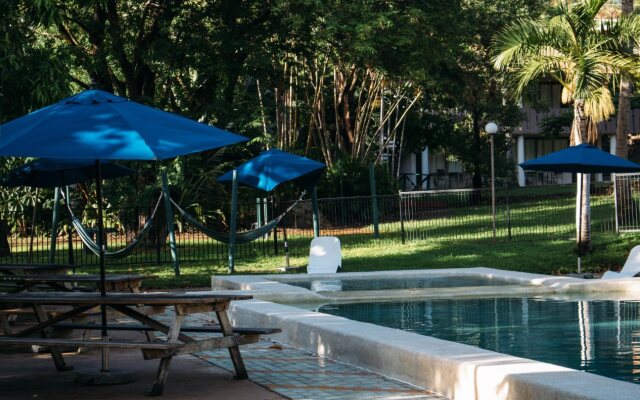Nomads Airlie Beach