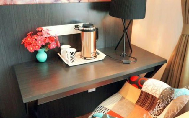 Roland Fashion Hotel (Tonghuai Subway Station T10 Tanshili Shopping Center Store)