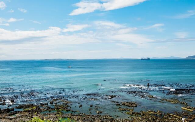 Magical Apartment w Uninterrupted Ocean Views Mouille Views