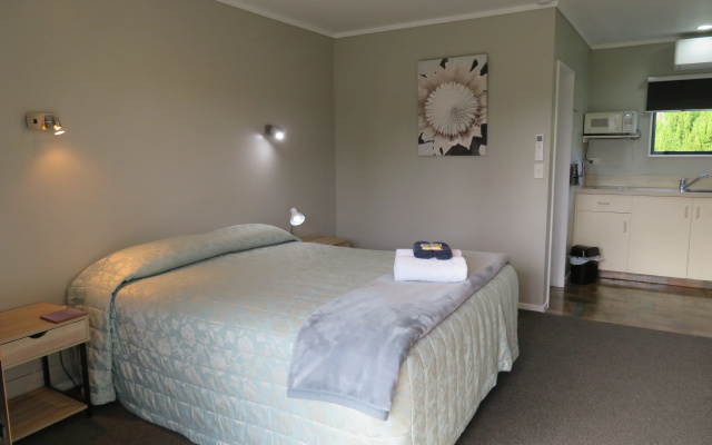 Commodore Court Motel