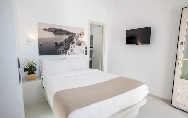 Cliff Aura Suites