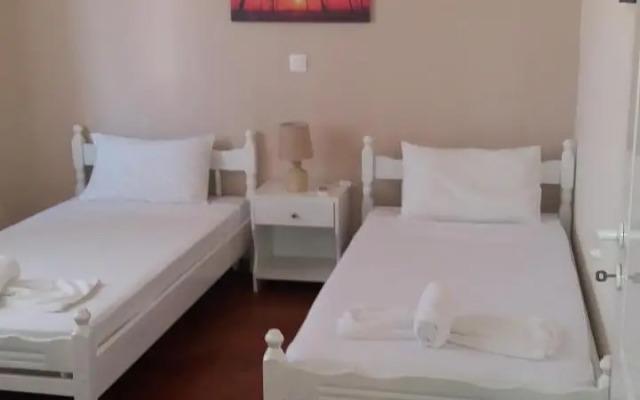Pitsinis Studios & Apartments II