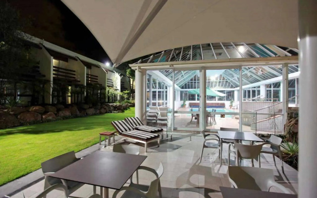 Commodore Airport Hotel