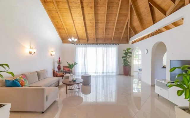 Casati Pearl House, Big House With Private Pool!