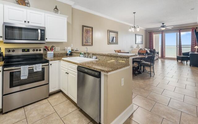 Island Royale Condos by ALBVR