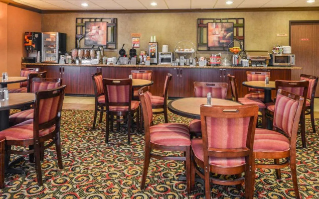 Best Western Plus Cascade Inn & Suites