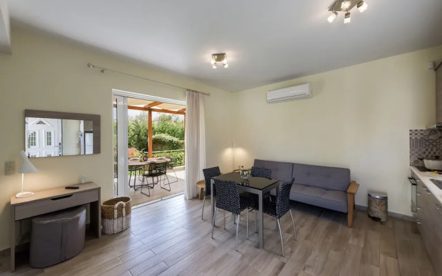 Estia Coastal Dream - Lush & Enchanting Garden Gem