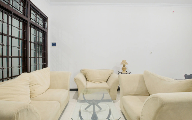 OYO 3467 White Residence