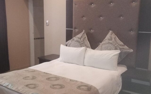 Tudor House Hotel