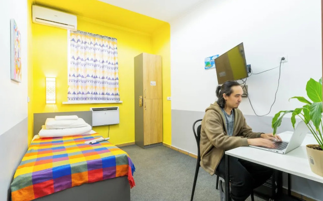 ololoFreelander work and travel Hostel