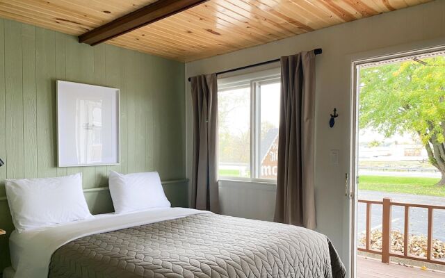 The River Hills Motel - Algoma, WI - Near Door County