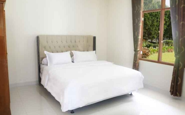 Villa Jabon Resort Pool Side – Guest Rooms – Cisarua