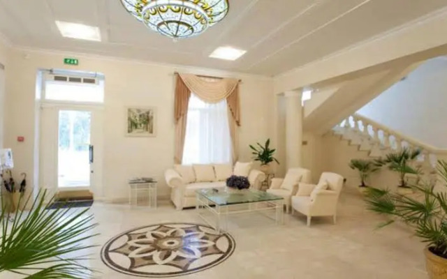 Palace Del Mar