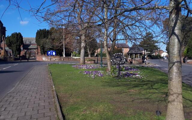 Pet Friendly - 7 Guests - Idyllic Village