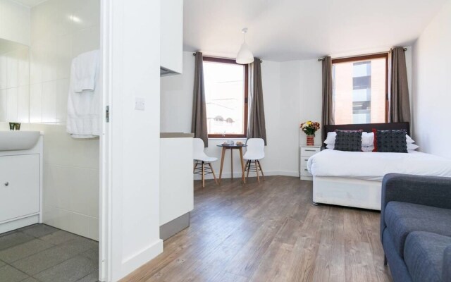 Bright And Modern Studio In Central Liverpool