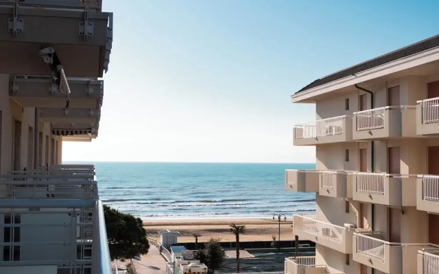 Spacious Apartment With Balcony by the sea