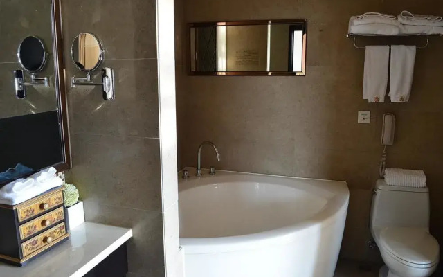 Lujiang Harbourview Hotel