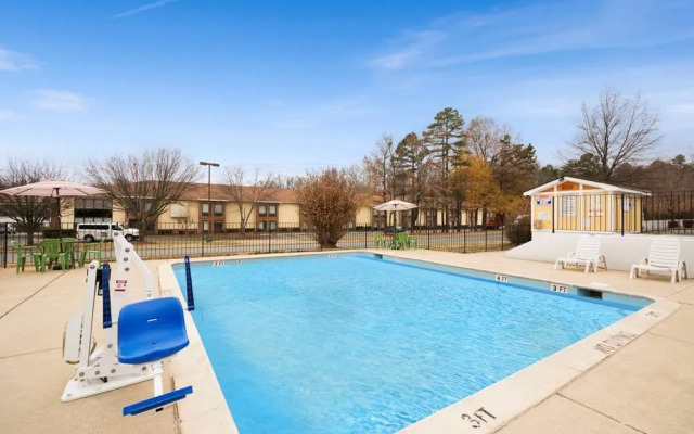 Super 8 Charlotte University