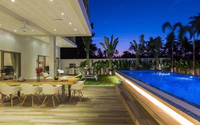 5 Bedrooms Villa Bacardi