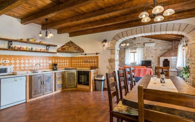 Elegant Villa in Istria With Outdoor Pool