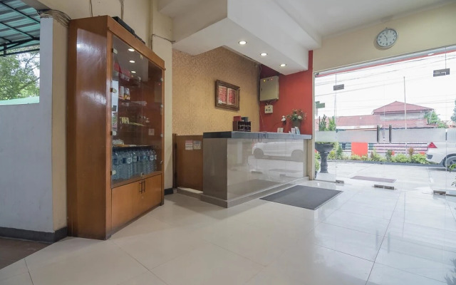 RedDoorz Plus @ Jl KH Wahid Hasyim Medan