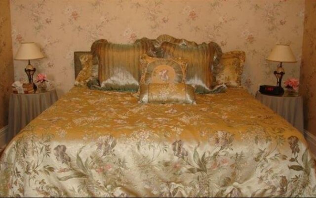 Maplehurst Manor Accomodations