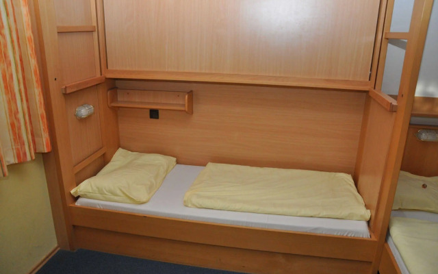 Eduard-Heinrich-Haus - Hostel