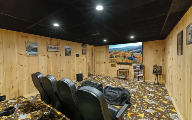 Cabin w/ Hot Tub, Theater & Games!