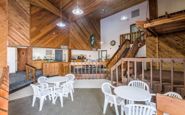 Bearcat Inn and Suites