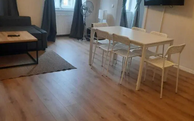 Spacious 2BR 1LR Apartment Central Area