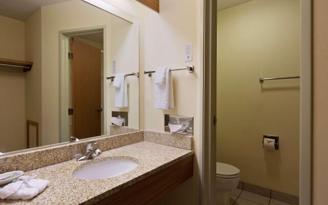 Best Western Golden Spike Inn & Suites