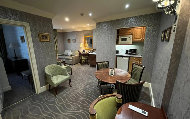The Leonard Hotel