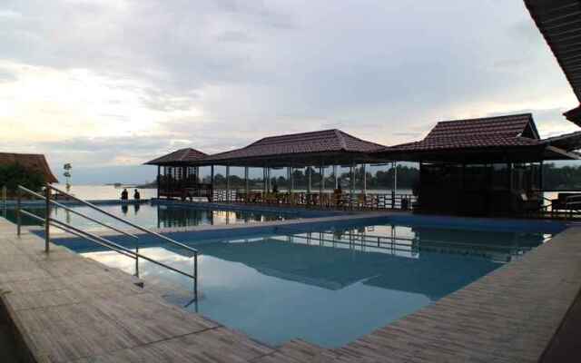 Danau Poso Resort