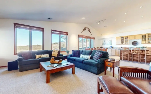 Snowcreek V #819 4 Bedroom Condo