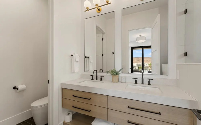 Luxury Beachside 7 Bedroom Home