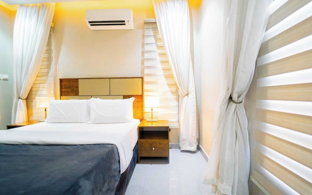 Onyx Royal Hotel And Suites