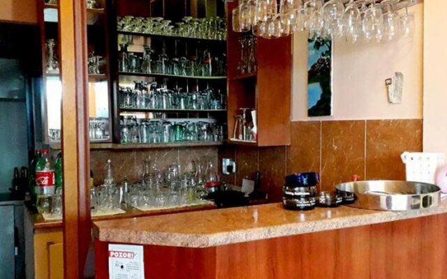 Hotel Ema