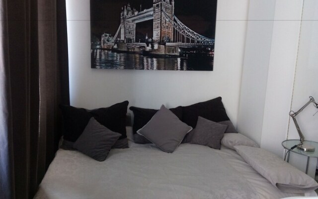 New Modern Studio on River