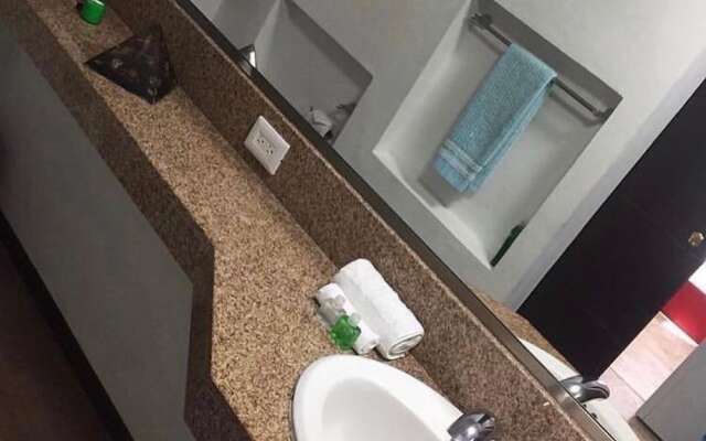 Cancún Plaza Hotel & Hostal