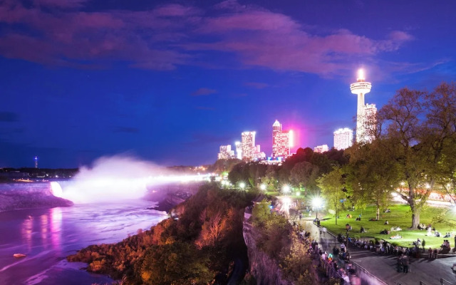The Brock Niagara Falls Fallsview, Tapestry by Hilton