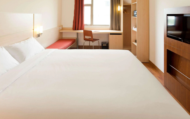 Ibis Saigon South