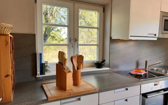 "lee" in House Smaswai 10