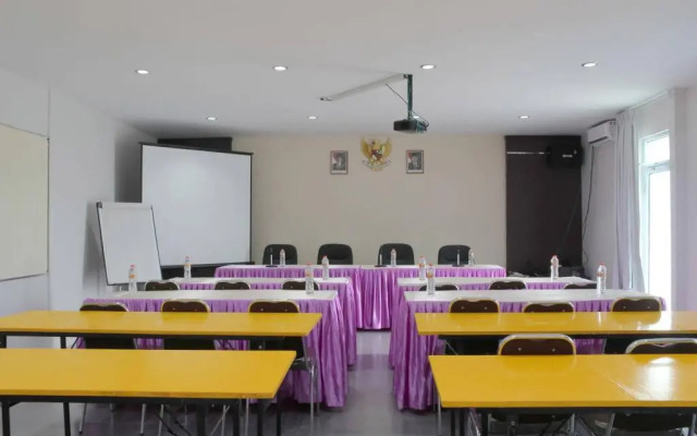 ZEN Rooms Mataram Airlangga